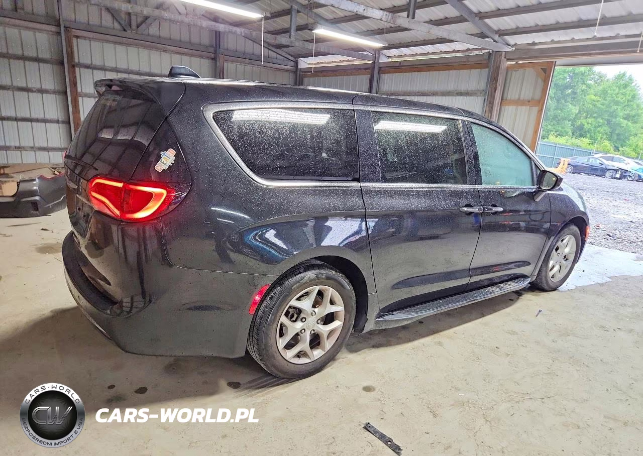 2019 Chrysler Pacifica Touring Plus VIN:2C4RC1FG2KR577372 - 3