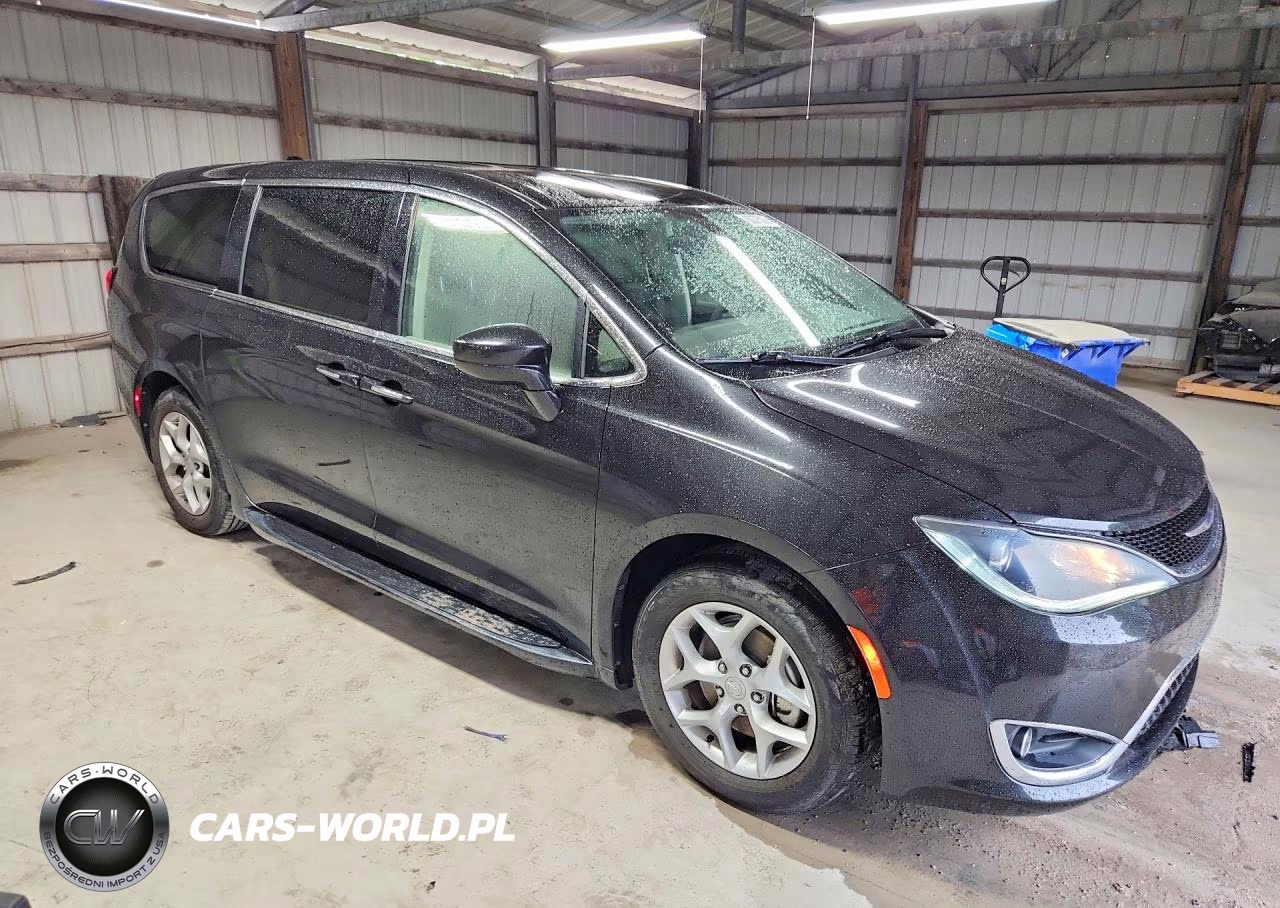 2019 Chrysler Pacifica Touring Plus VIN:2C4RC1FG2KR577372 - 4