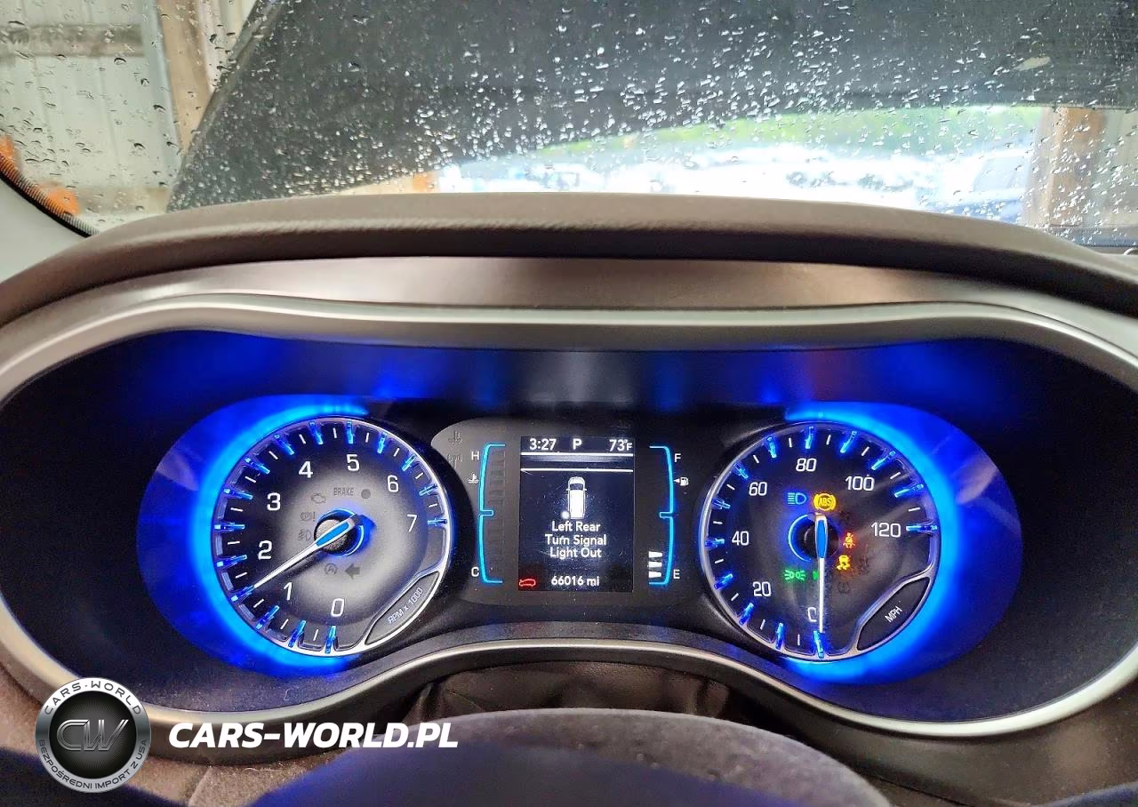 2019 Chrysler Pacifica Touring Plus VIN:2C4RC1FG2KR577372 - 9