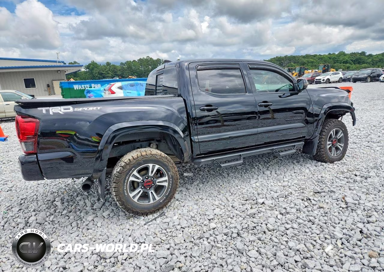 2018 Toyota Tacoma Trd Sport VIN:5TFAZ5CN6JX057987 - 3