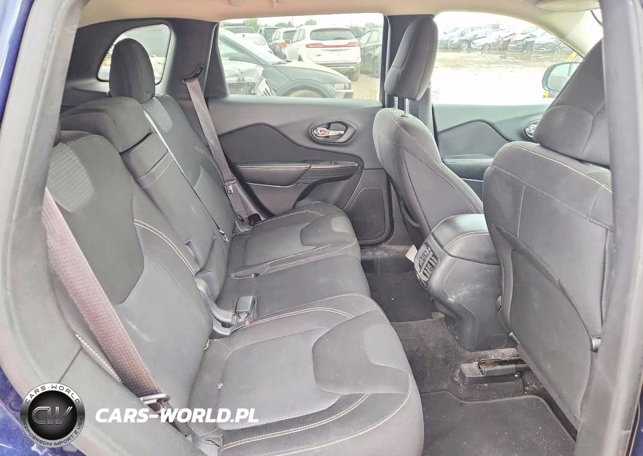 2015 Jeep Cherokee Latitude VIN:1C4PJMCB2FW626266 - 11