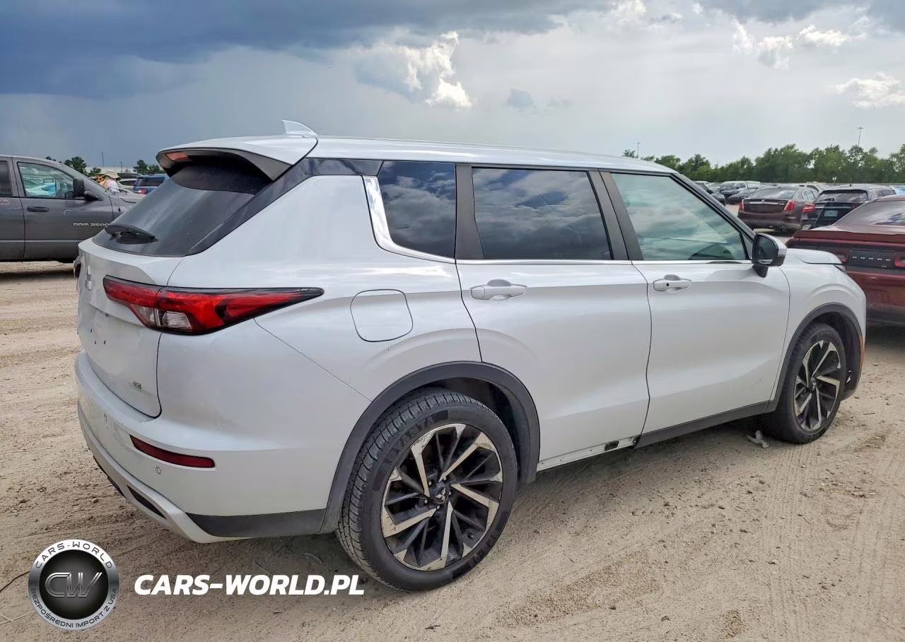 2023 Mitsubishi Outlander Se-Se Black Edition-Se Technology-Se Special Edition VIN:JA4J3UA84PZ024101 - 3