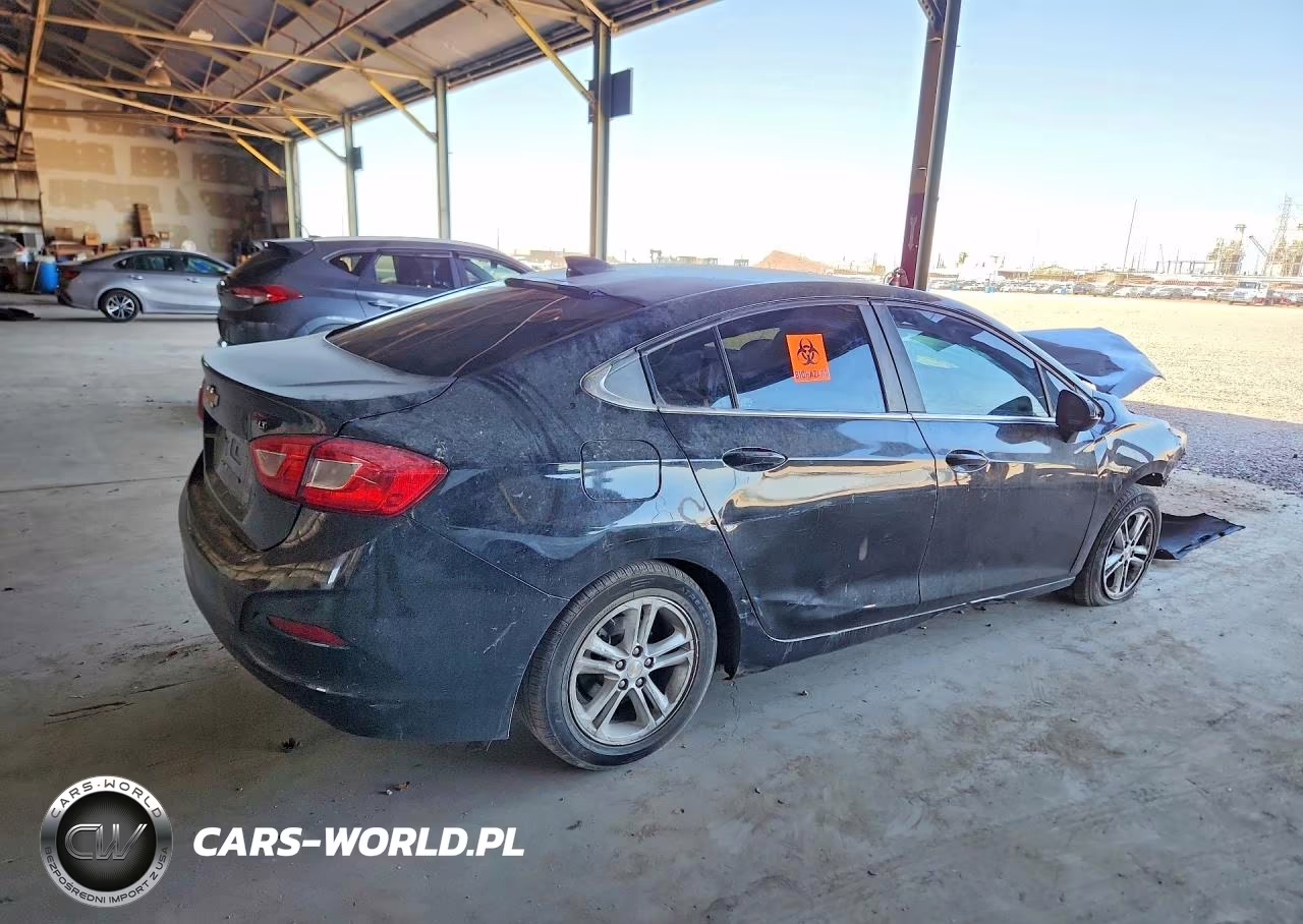 2018 Chevrolet Cruze Lt VIN:1G1BE5SM5J7178043 - 3