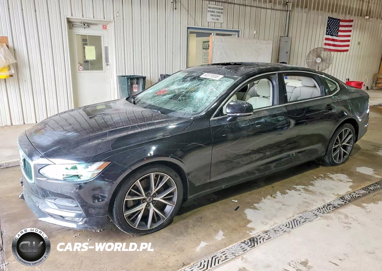 2018 Volvo S90 T6 Momentum
