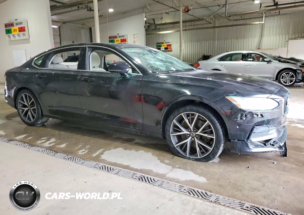 2018 Volvo S90 T6 Momentum VIN:LVY992MK0JP032324 - 4