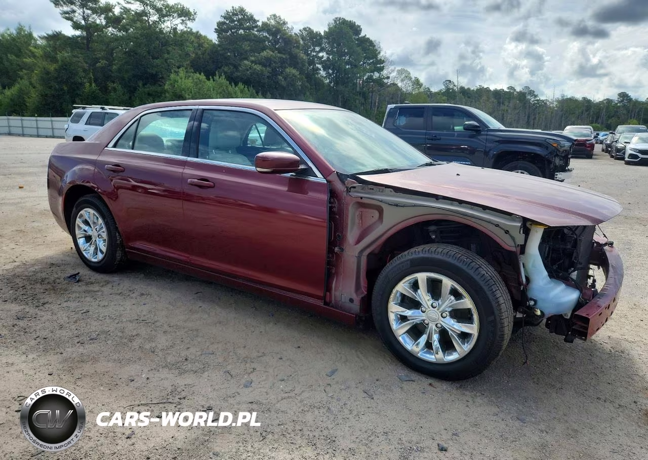 2015 Chrysler 300 Limited VIN:2C3CCAAG7FH882427 - 4
