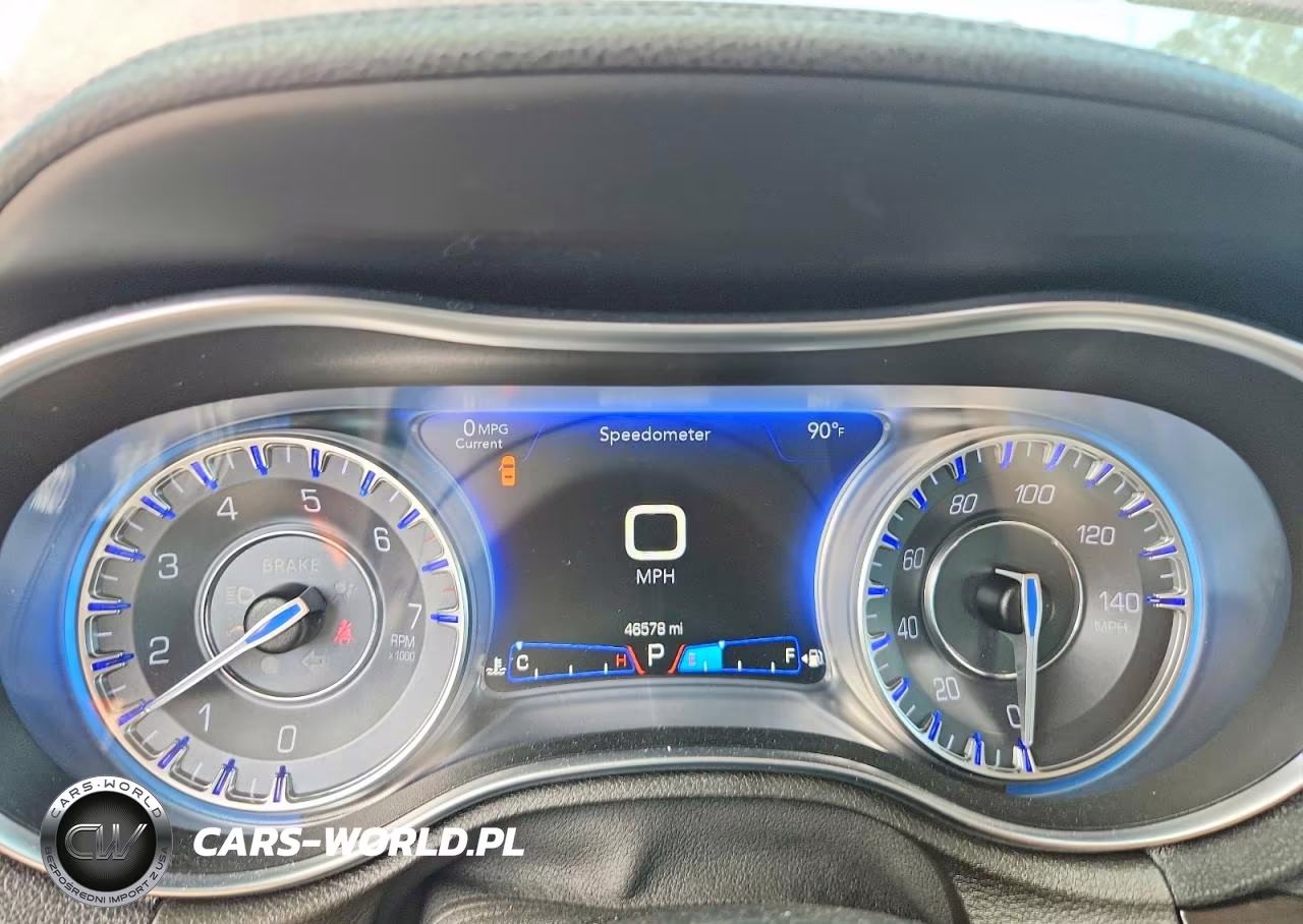 2015 Chrysler 300 Limited VIN:2C3CCAAG7FH882427 - 9