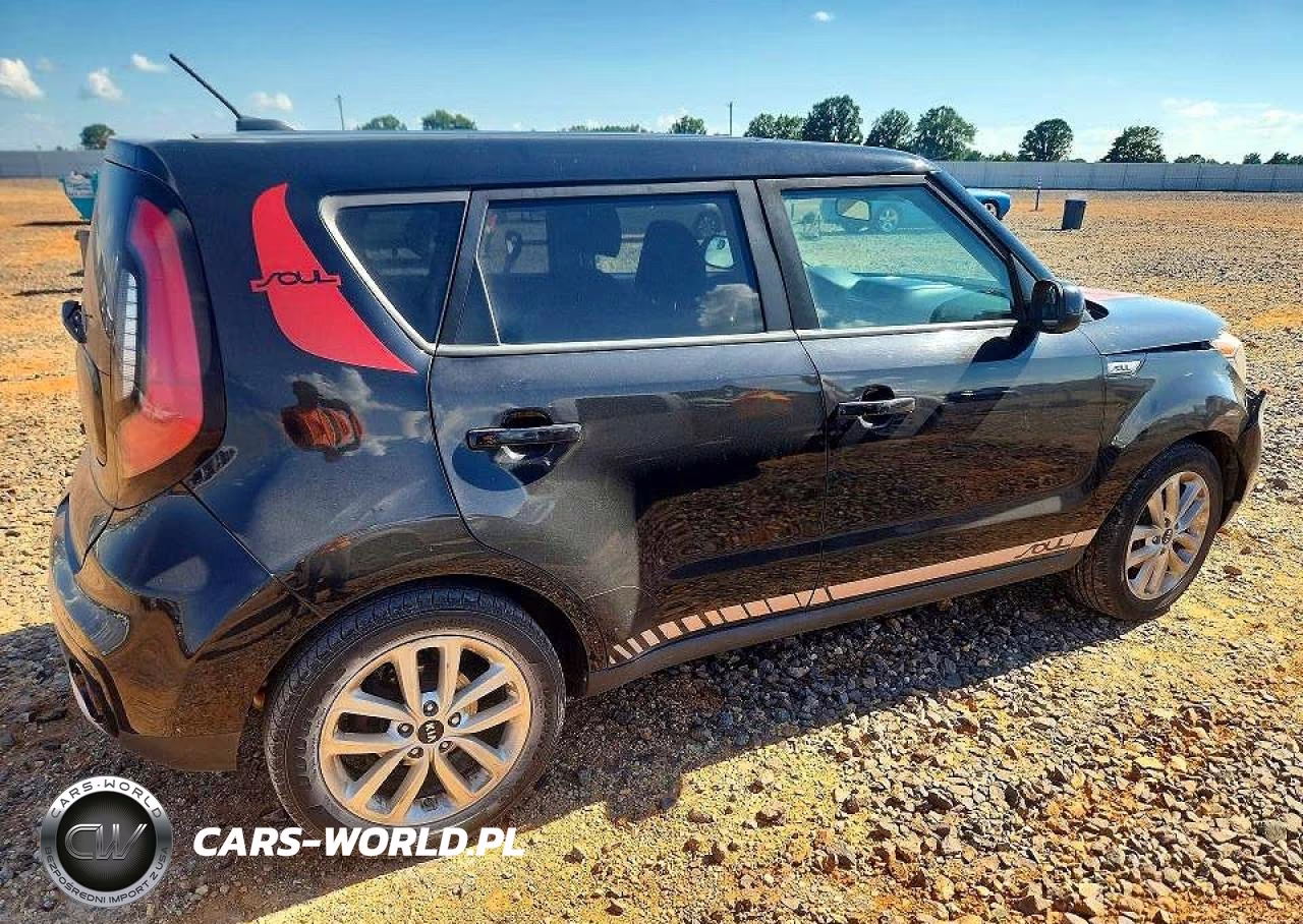 2018 Kia Soul + VIN:KNDJP3A55J7537015 - 3