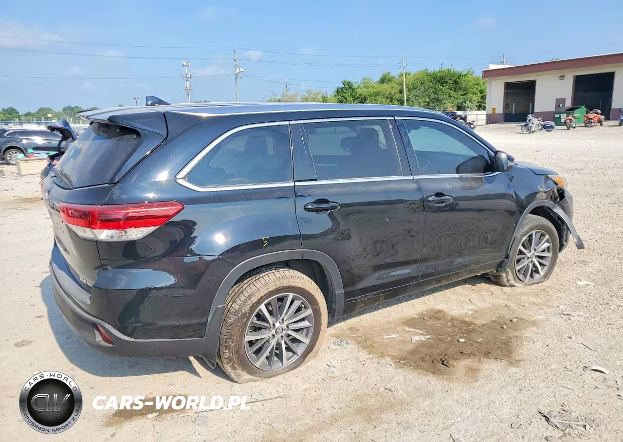2018 Toyota Highlander Xle VIN:5TDJZRFH9JS838134 - 3