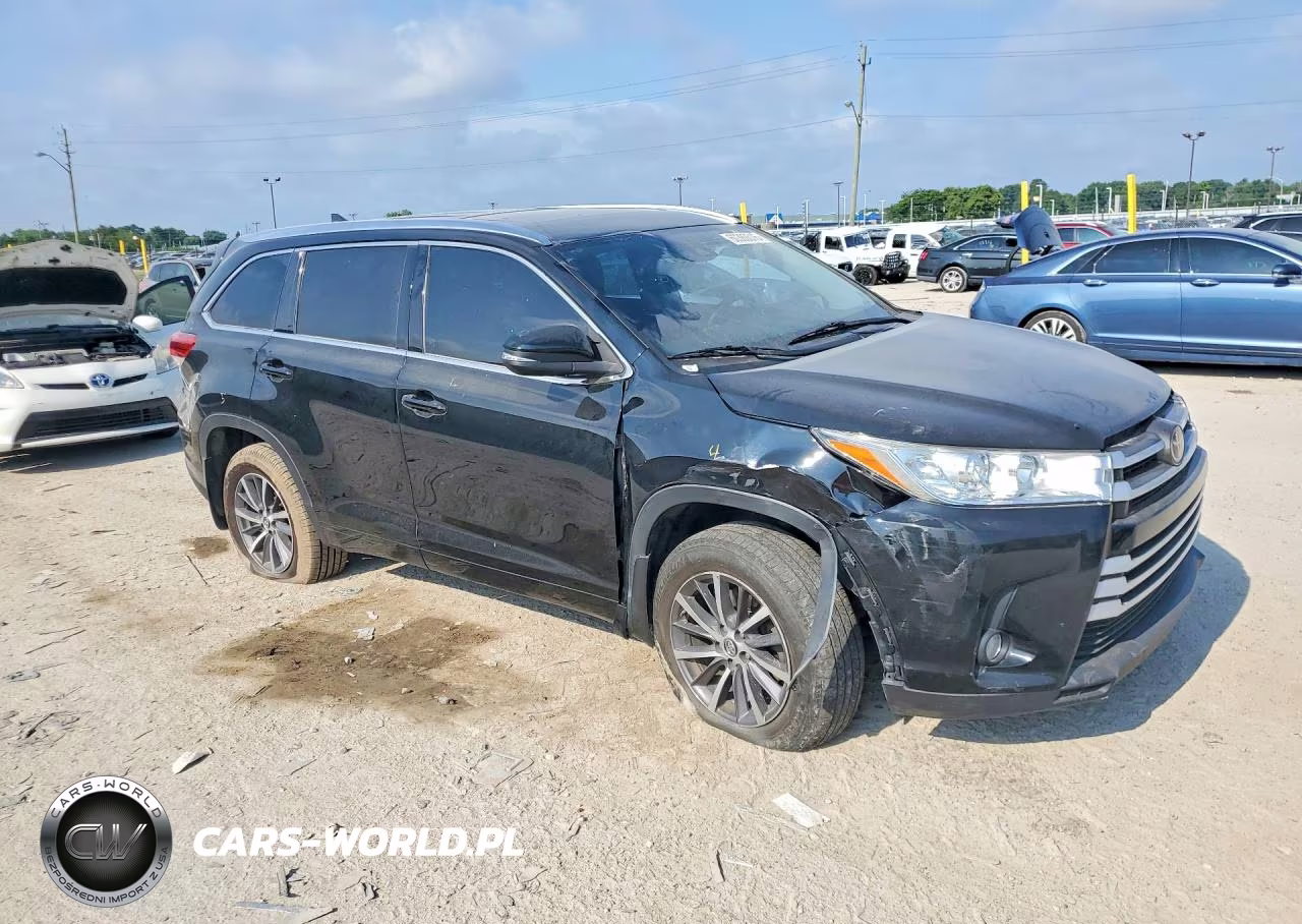 2018 Toyota Highlander Xle VIN:5TDJZRFH9JS838134 - 4