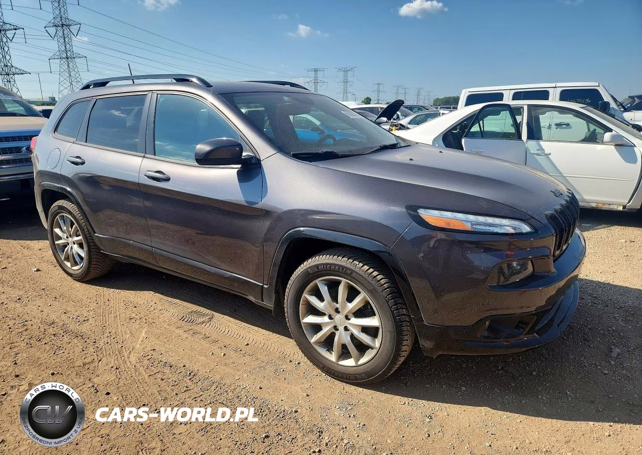 2018 Jeep Cherokee Latitude VIN:1C4PJMCX8JD597713 - 4