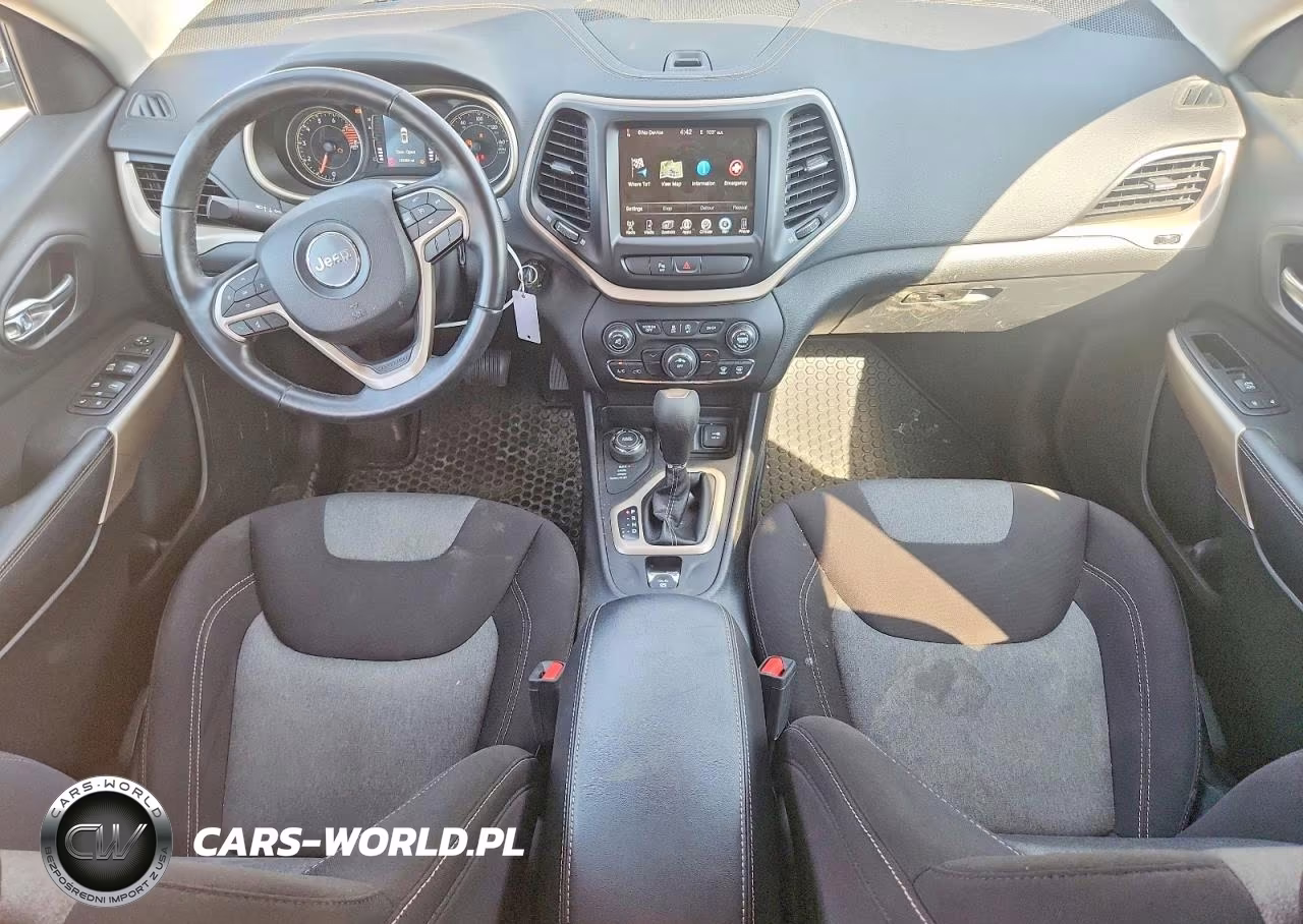 2018 Jeep Cherokee Latitude VIN:1C4PJMCX8JD597713 - 8
