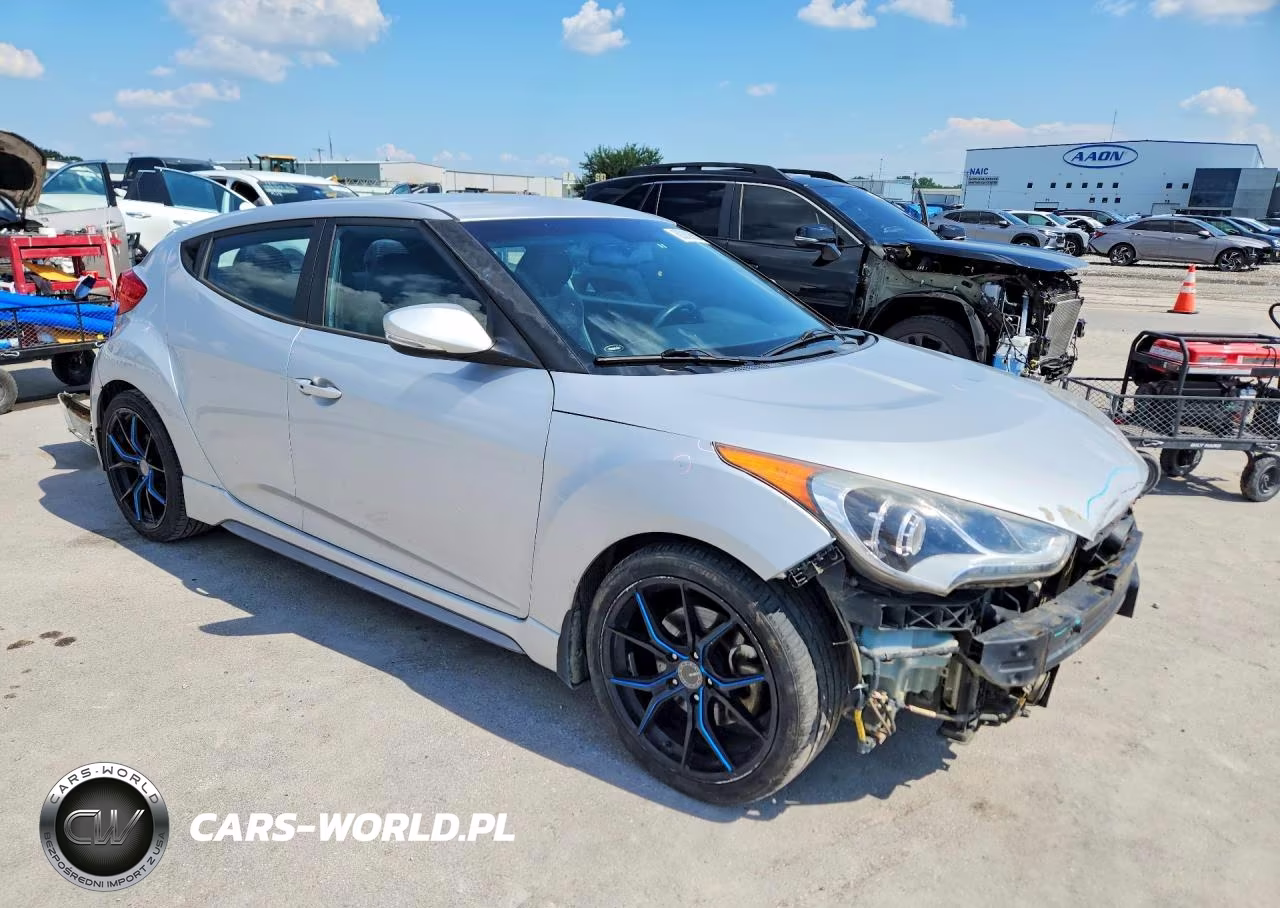 2016 Hyundai Veloster Turbo VIN:KMHTC6AE2GU282190 - 4