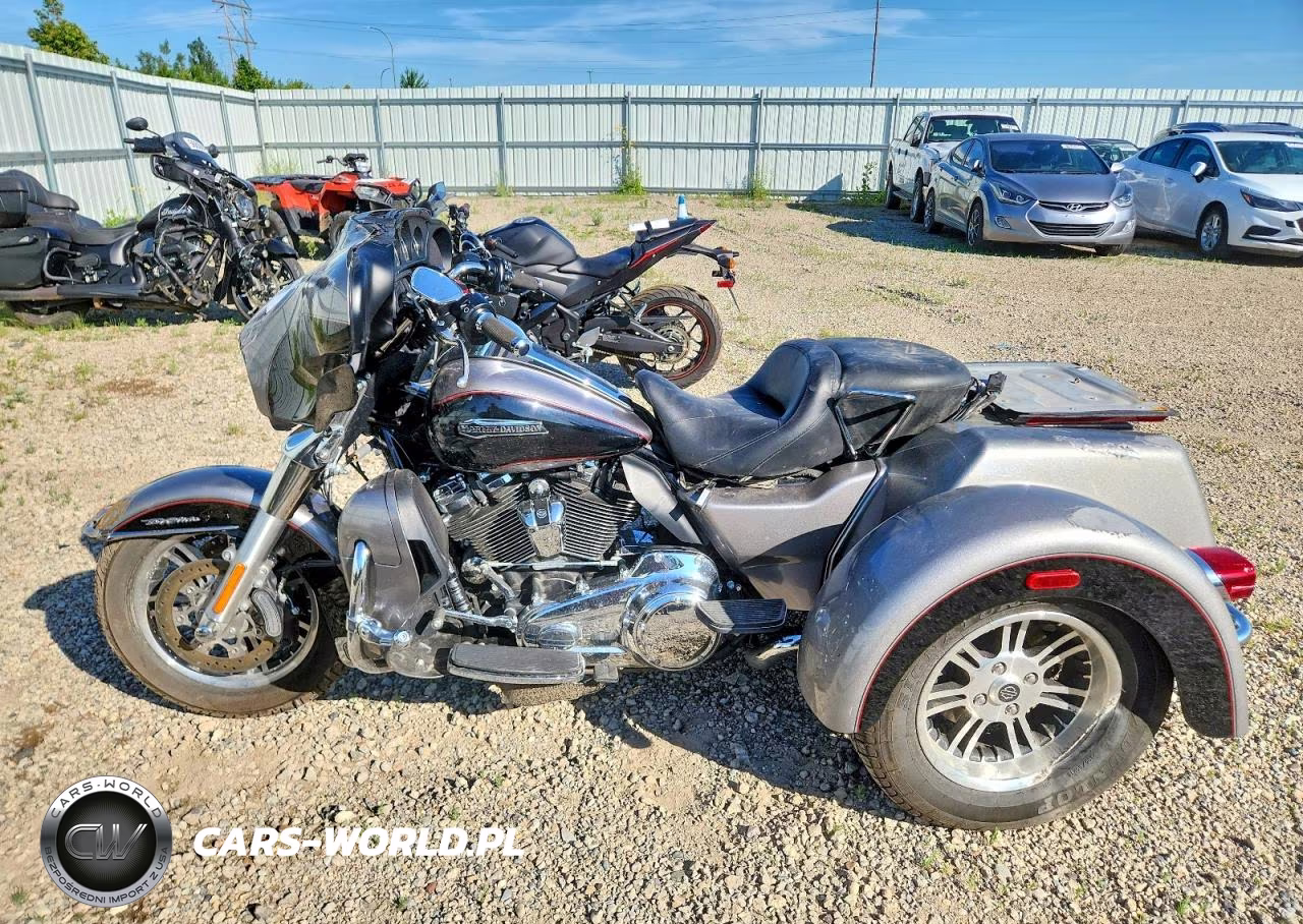 2017 Harley-Davidson Flhtcutg Tri Glide Ultra VIN:1HD1MAD14HB856286 - 3