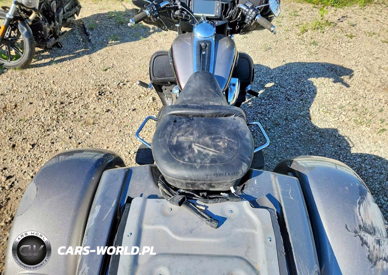 2017 Harley-Davidson Flhtcutg Tri Glide Ultra VIN:1HD1MAD14HB856286 - 6