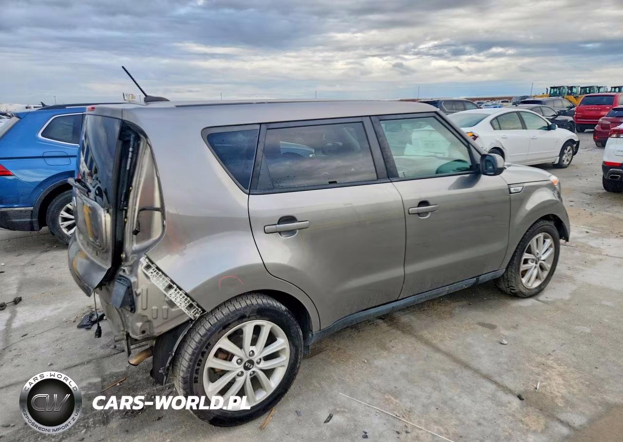 2018 Kia Soul + VIN:KNDJP3A51J7592447 - 4