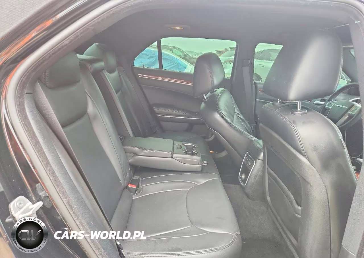 2014 Chrysler 300 VIN:2C3CCAAG8EH138494 - 10