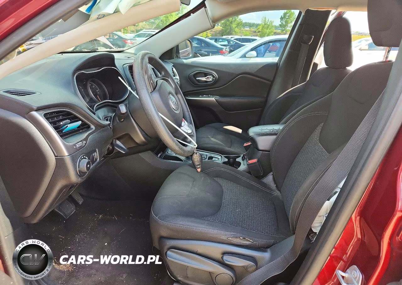 2019 Jeep Cherokee Latitude VIN:1C4PJLCX3KD263181 - 7