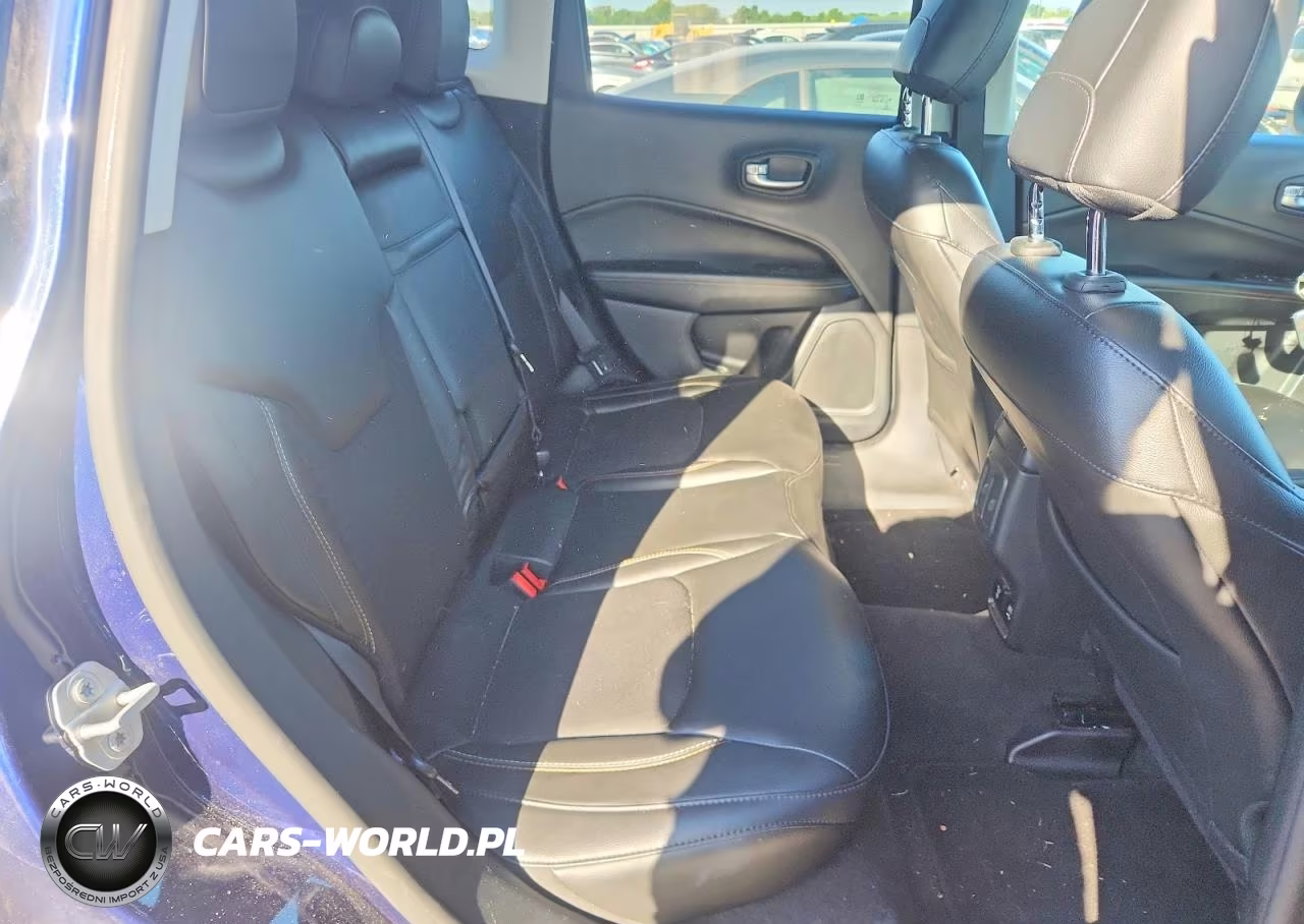 2018 Jeep Compass Latitude VIN:3C4NJDBB0JT315667 - 10