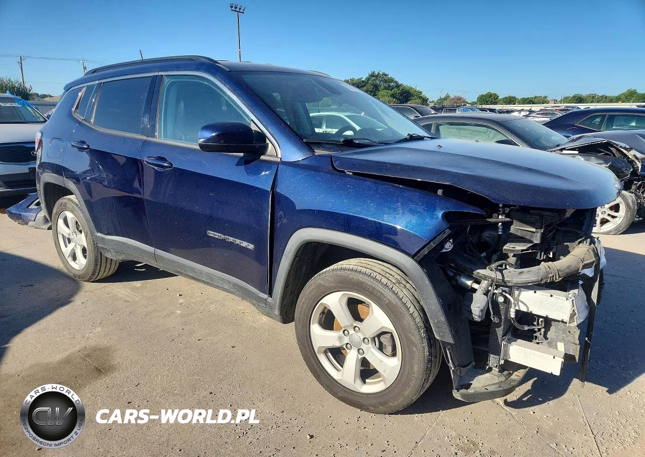 2018 Jeep Compass Latitude VIN:3C4NJDBB0JT315667 - 4