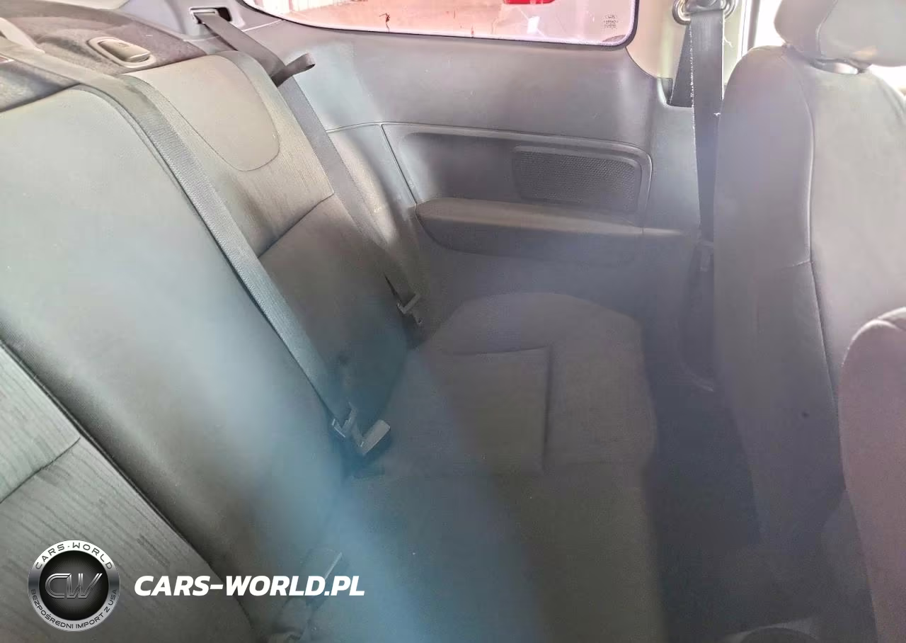 2008 Ford Focus Se VIN:1FAHP33N18W179039 - 10