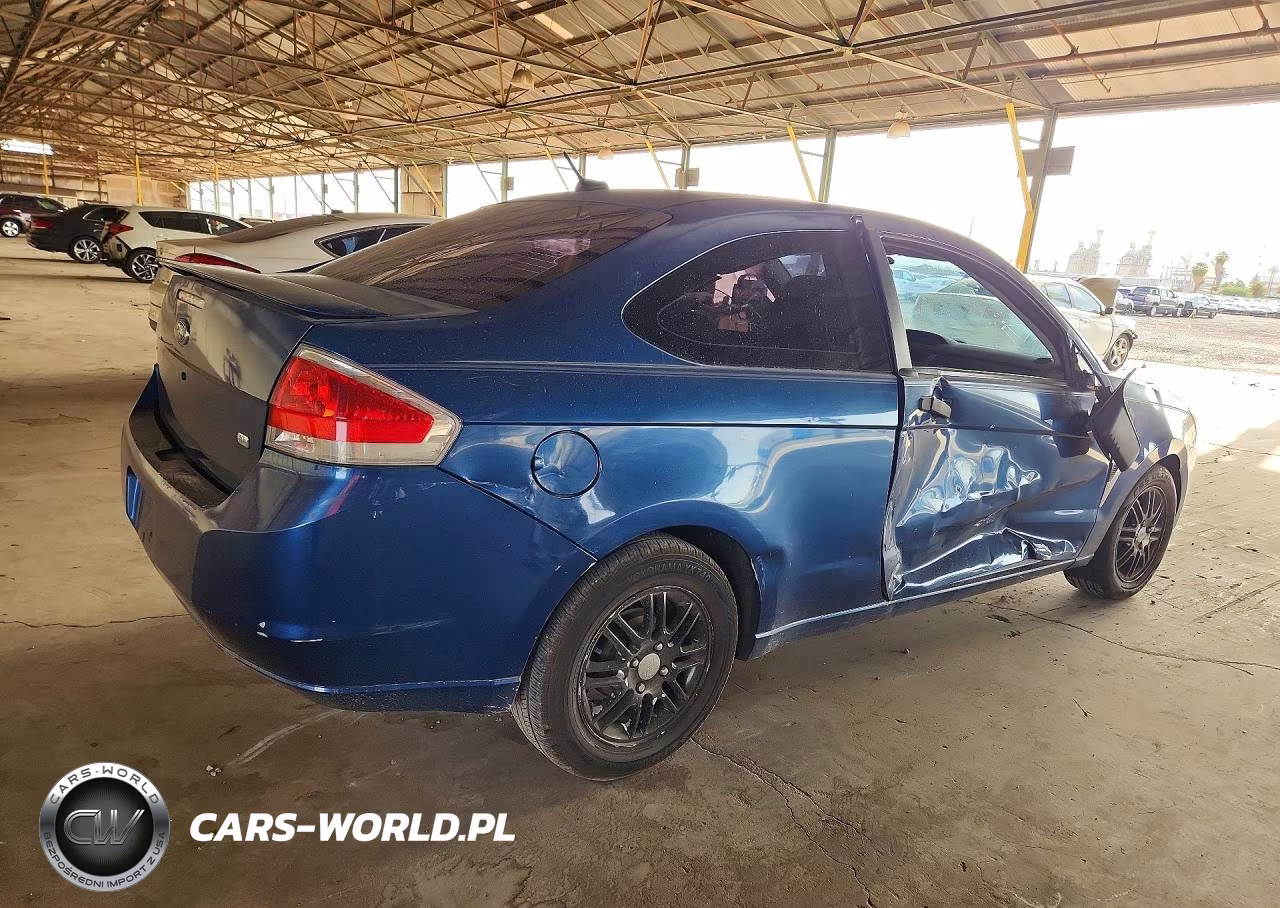 2008 Ford Focus Se VIN:1FAHP33N18W179039 - 3
