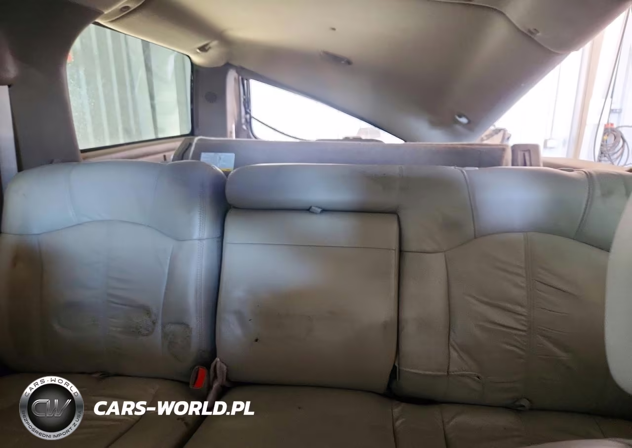 2002 Chevrolet Suburban K2500 VIN:3GNGK26U92G242273 - 10