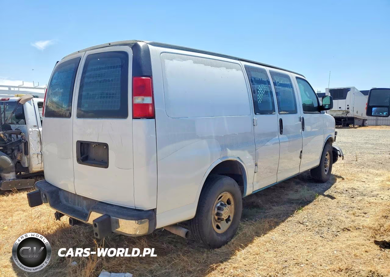 2018 Chevrolet Express G2500 VIN:1GCWGAFG6J1903961 - 3