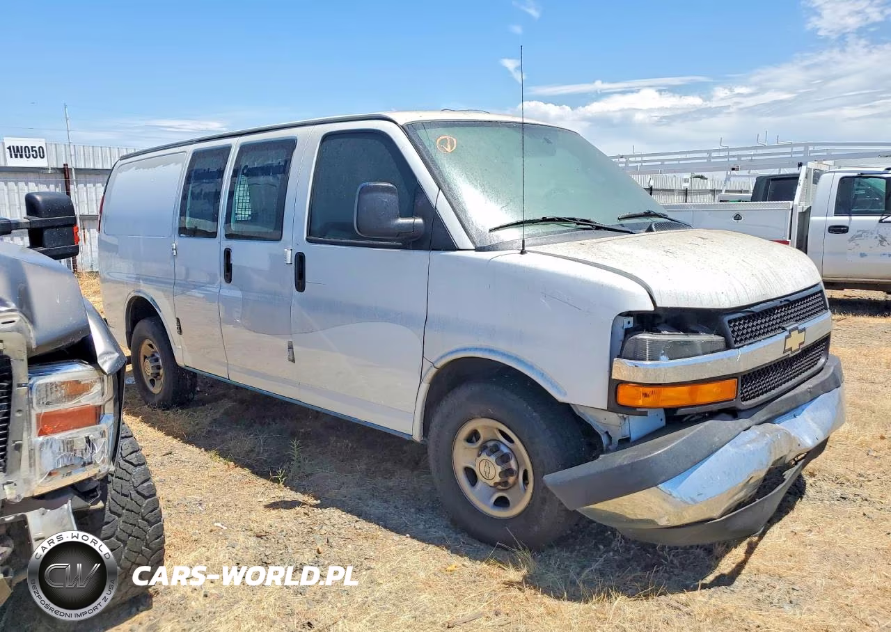 2018 Chevrolet Express G2500 VIN:1GCWGAFG6J1903961 - 4