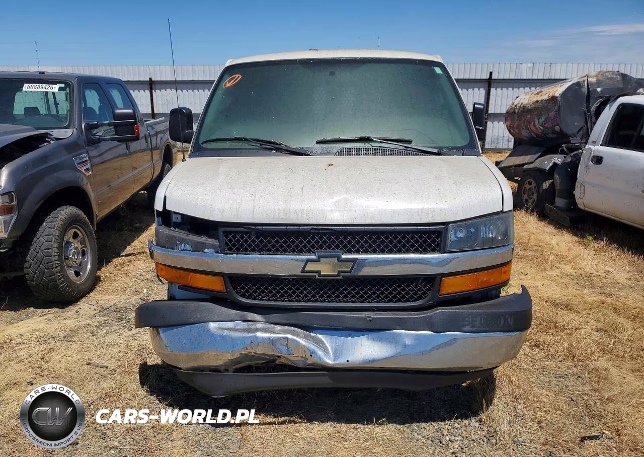 2018 Chevrolet Express G2500 VIN:1GCWGAFG6J1903961 - 5