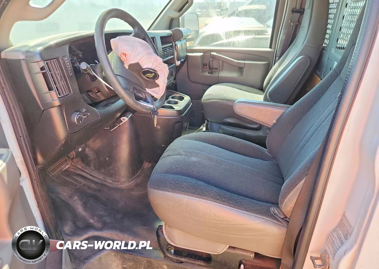 2018 Chevrolet Express G2500 VIN:1GCWGAFG6J1903961 - 7