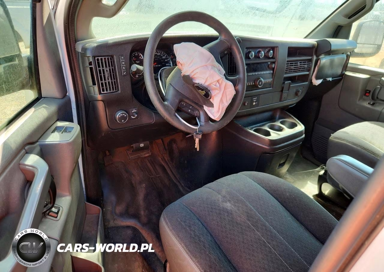 2018 Chevrolet Express G2500 VIN:1GCWGAFG6J1903961 - 8