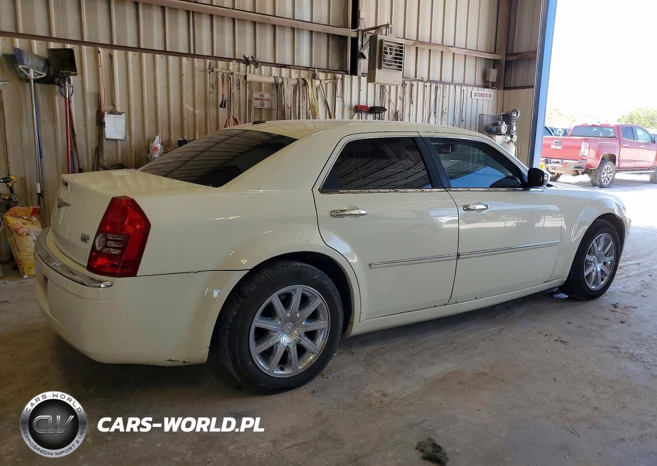 2010 Chrysler 300 Limited VIN:2C3CA3CV8AH137515 - 3