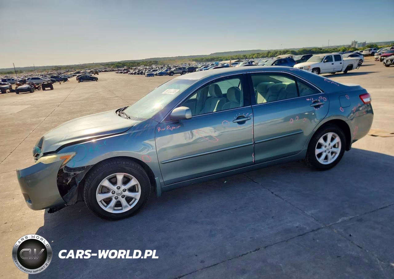2011 Toyota Camry Le – zdjęcie 1 z 12