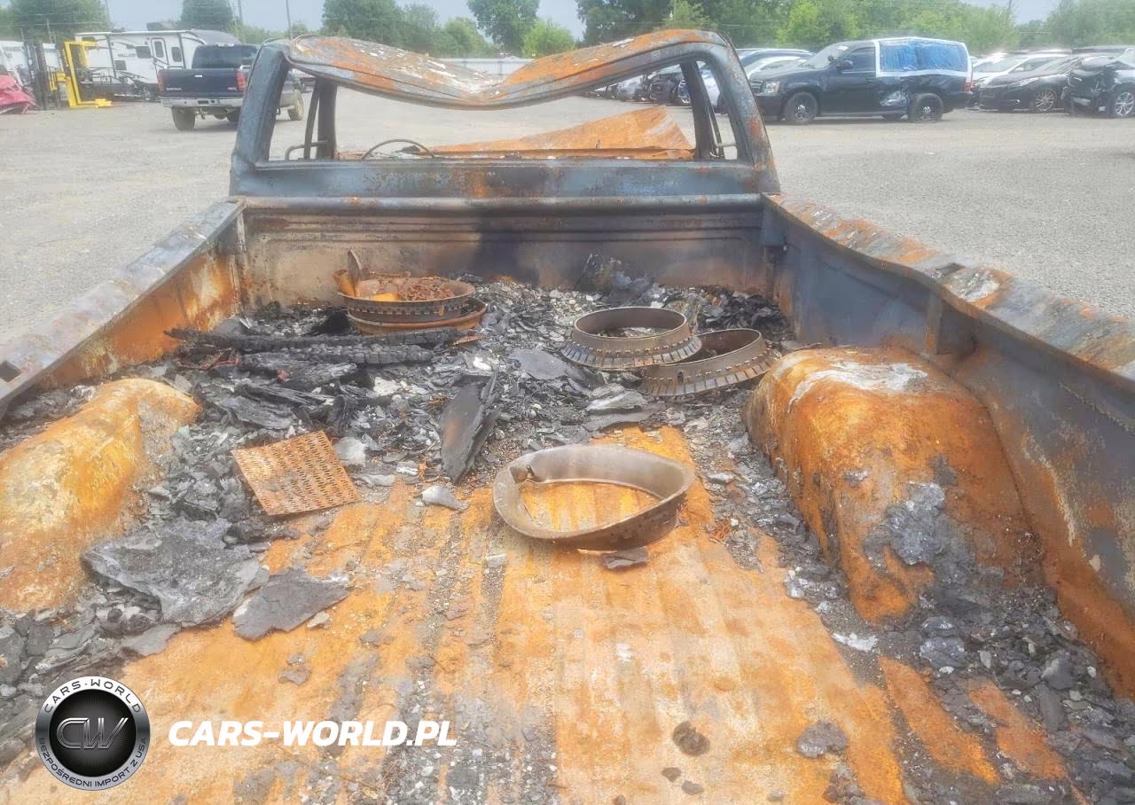 1981 Chevrolet C10 VIN:1GCCC14D7BF392773 - 10