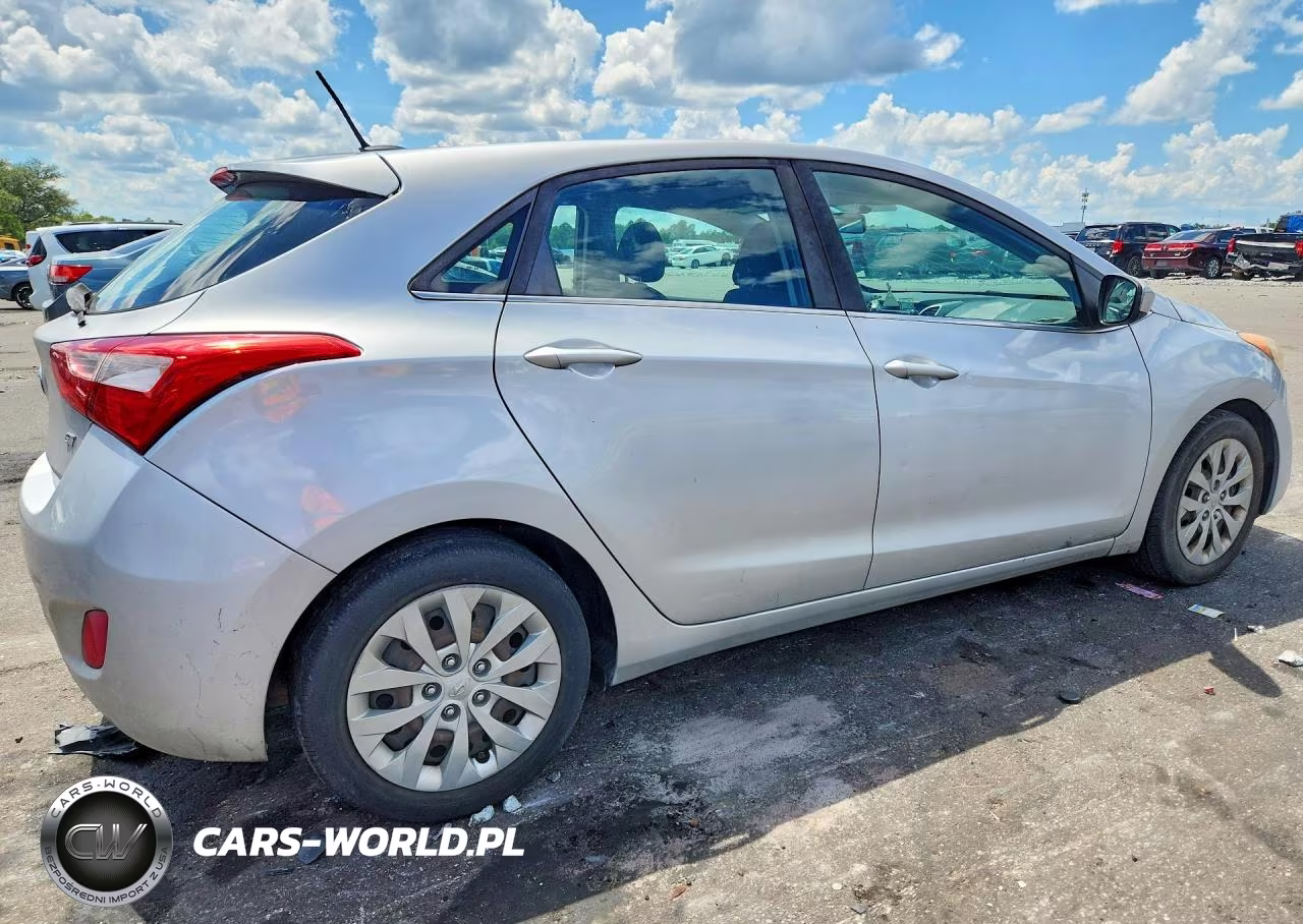 2017 Hyundai Elantra Gt Base VIN:KMHD35LH9HU376459 - 3