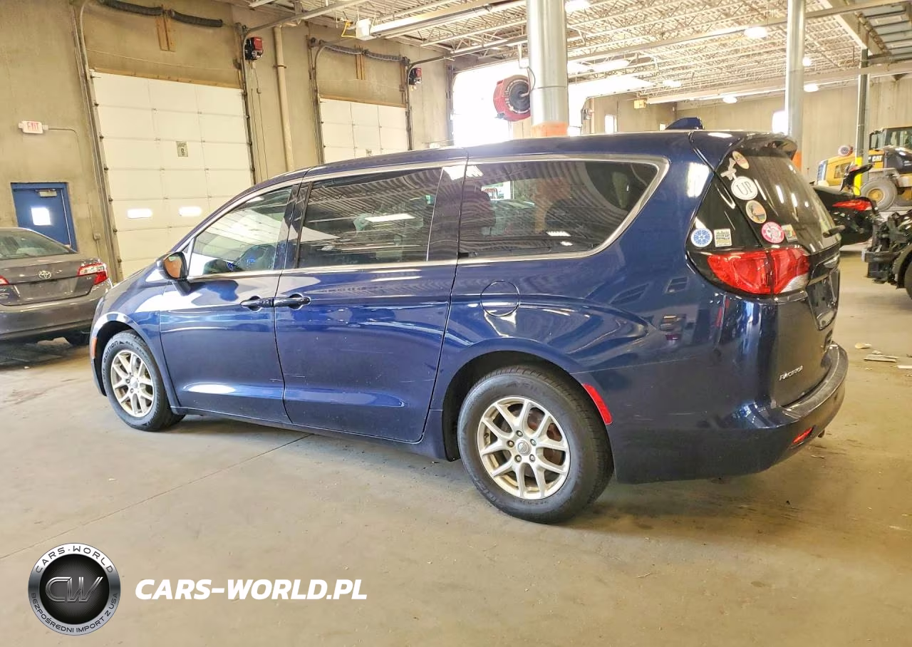 2017 Chrysler Pacifica Touring VIN:2C4RC1DG8HR522212 - 2