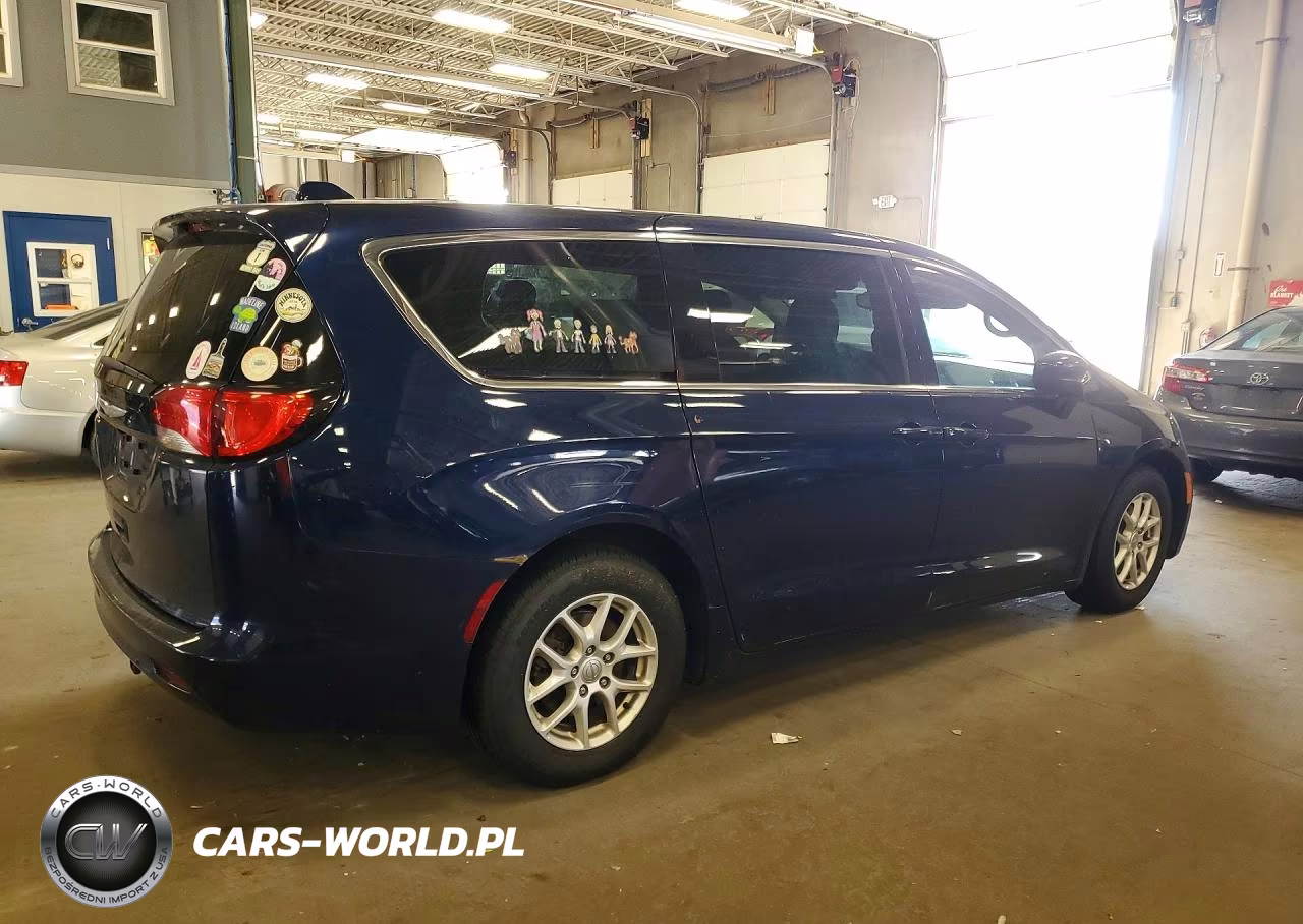2017 Chrysler Pacifica Touring VIN:2C4RC1DG8HR522212 - 3