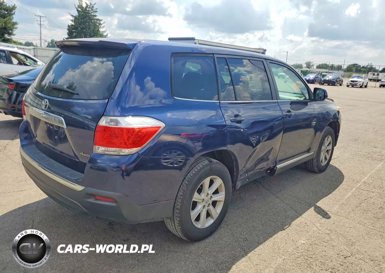 2013 Toyota Highlander Base VIN:5TDBK3EH2DS213232 - 3