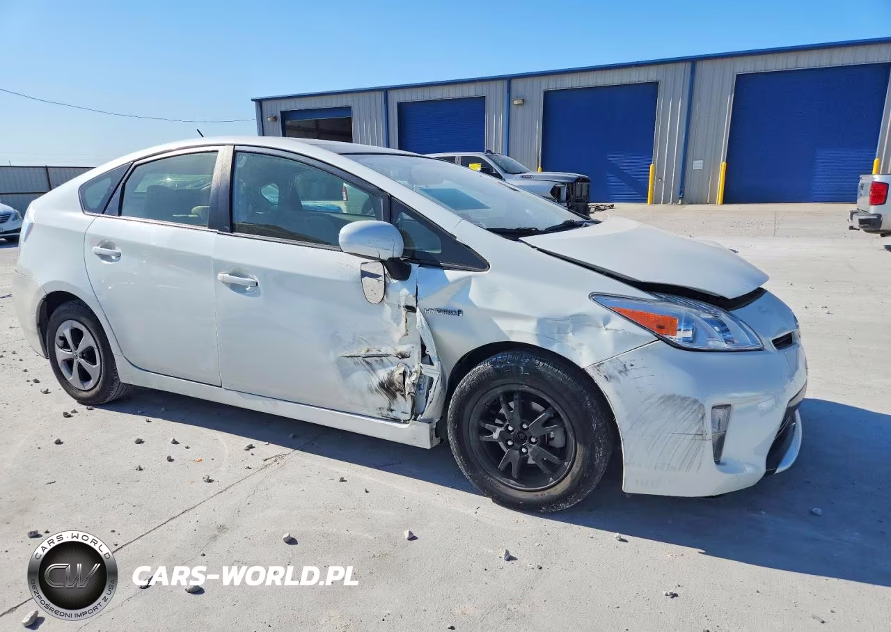 2014 Toyota Prius Three VIN:JTDKN3DU7E1766026 - 4