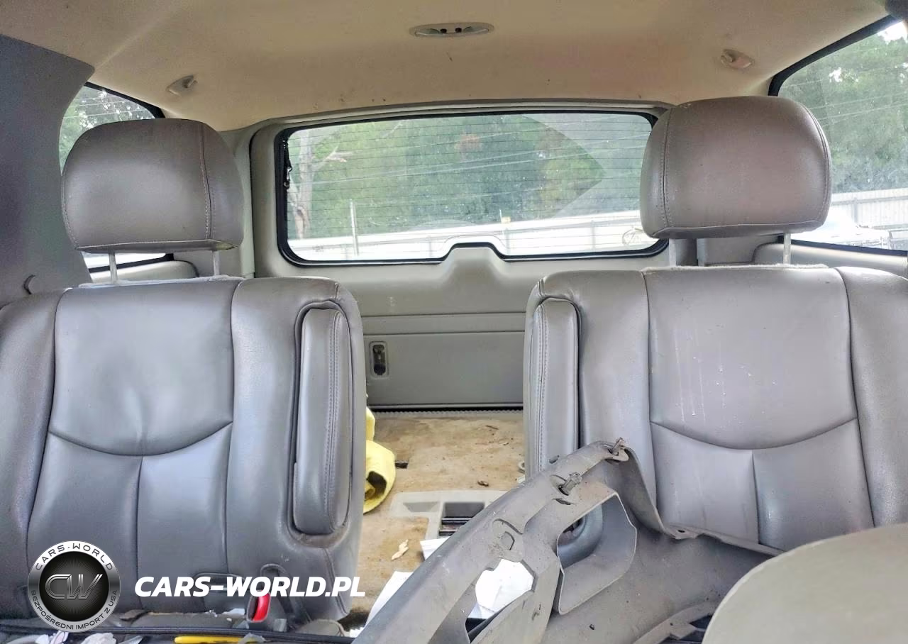 2005 Chevrolet Tahoe C1500 VIN:1GNEC13T15J160101 - 10