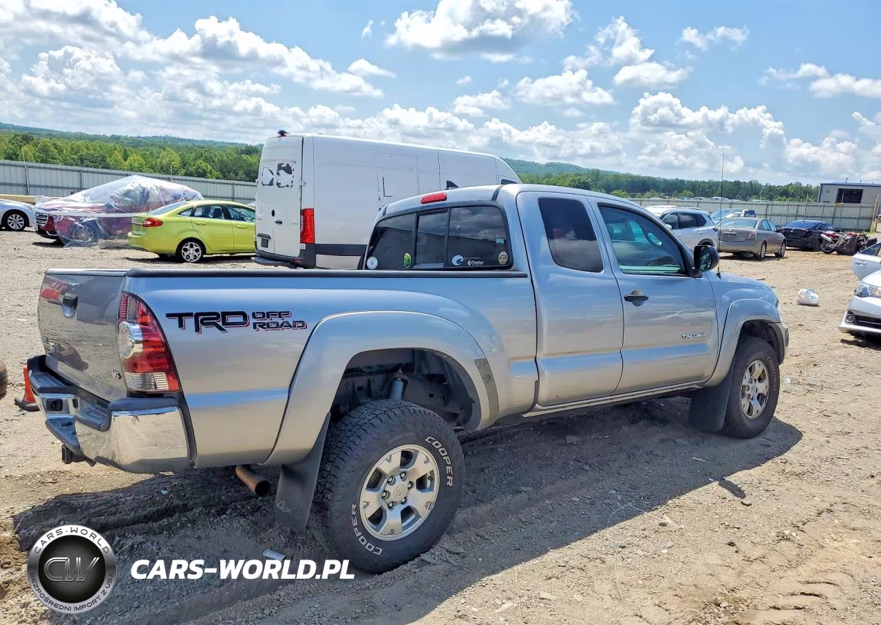 2014 Toyota Tacoma V6 VIN:5TFUU4EN5EX105827 - 3