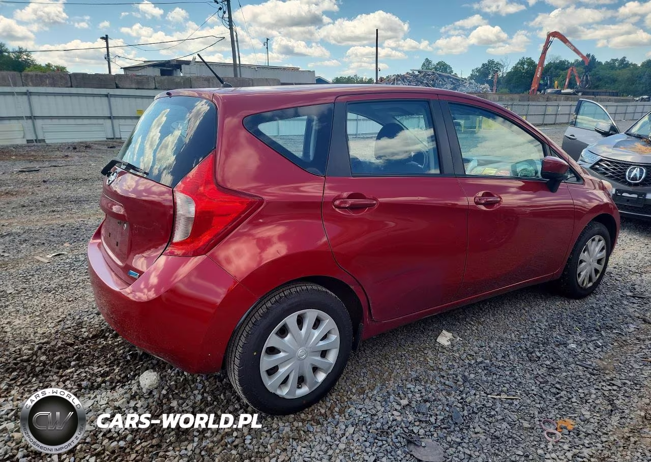 2015 Nissan Versa Note S Plus VIN:3N1CE2CP5FL368997 - 3