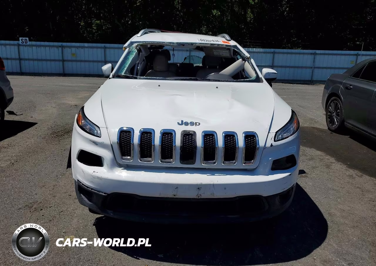 2017 Jeep Cherokee Latitude VIN:1C4PJMCB9HW575741 - 5