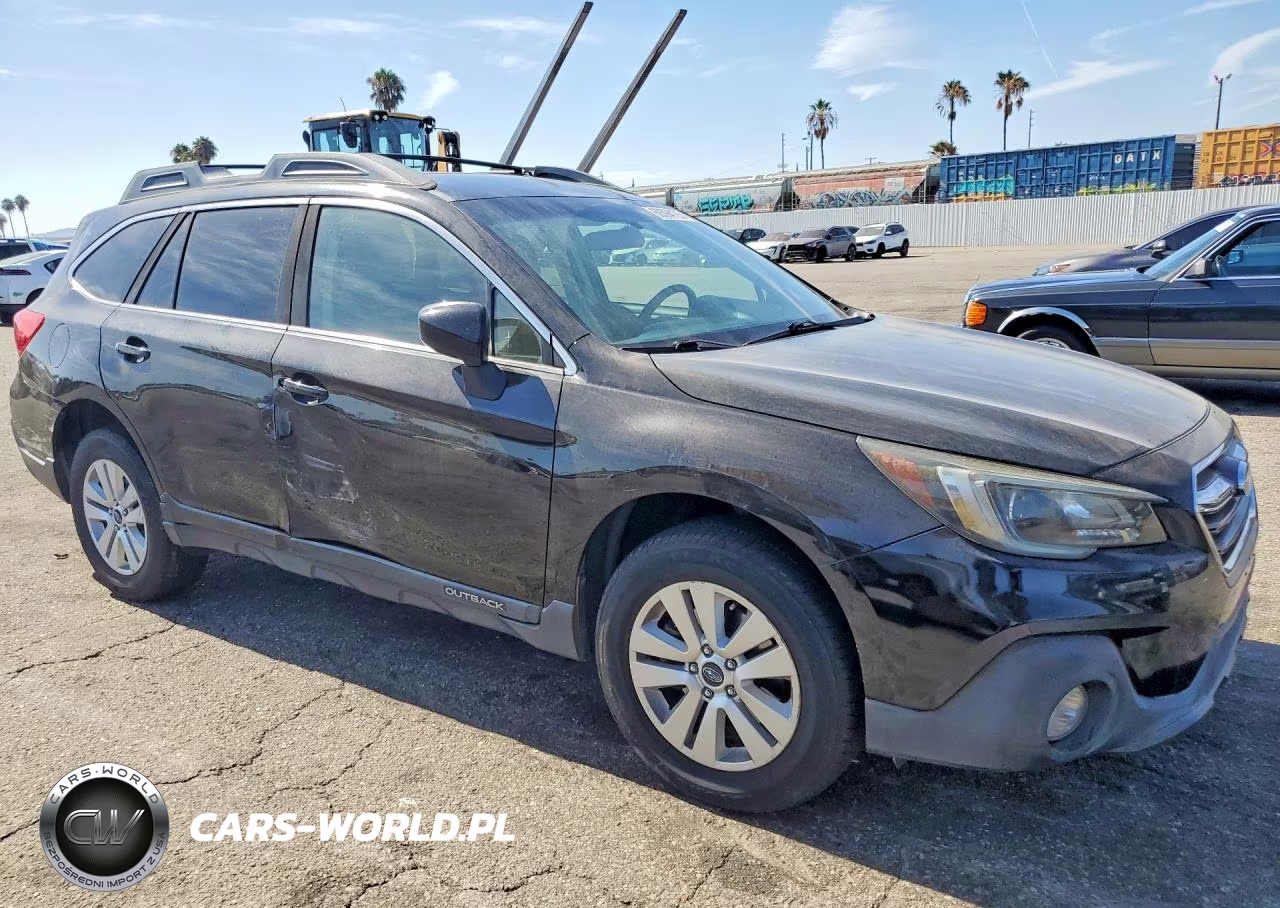 2018 Subaru Outback 2.5I Premium VIN:4S4BSACC3J3385502 - 4