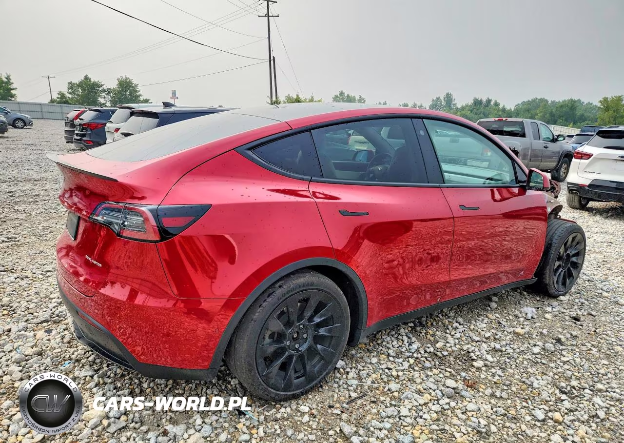 2021 Tesla Model Y VIN:5YJYGAEE7MF173904 - 3