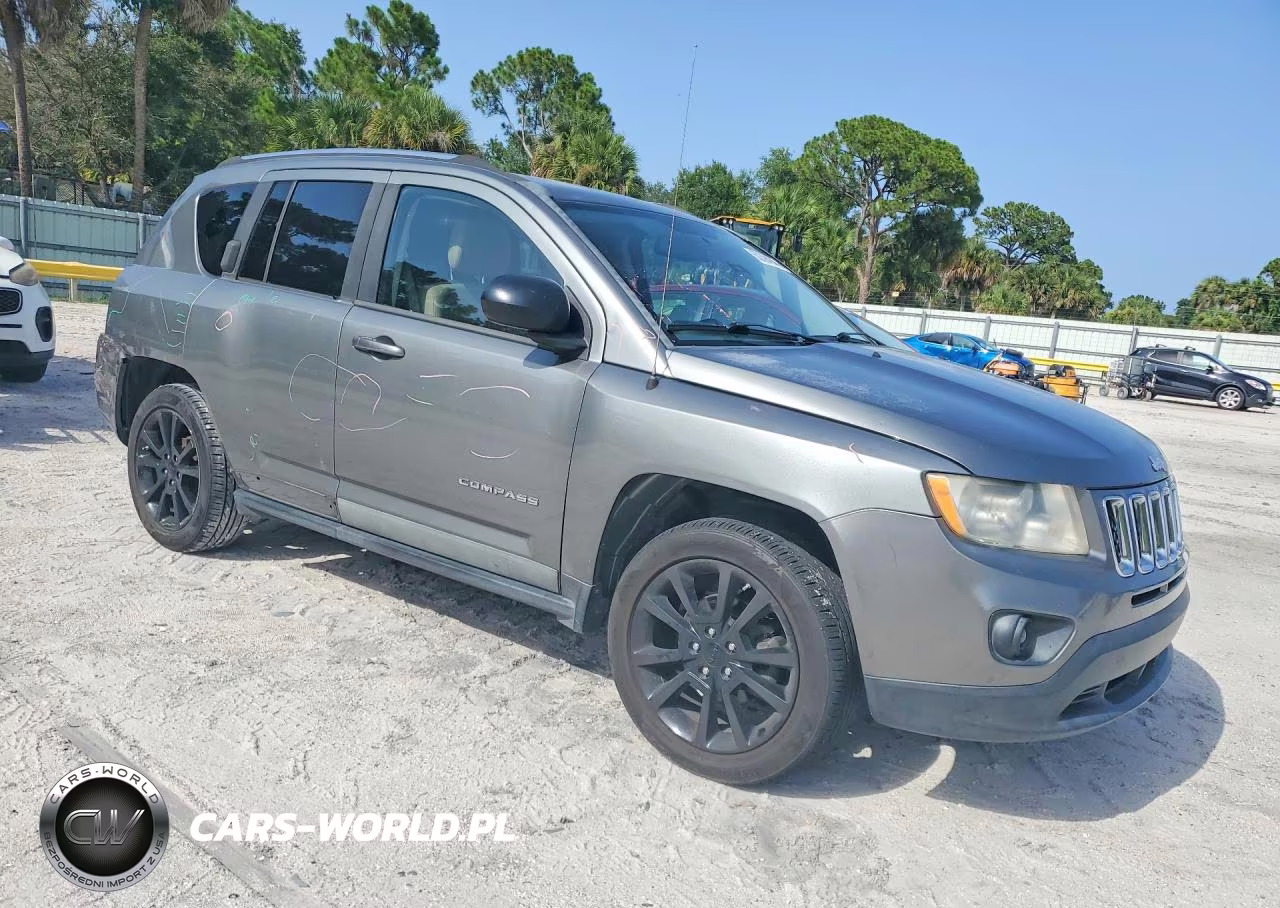 2012 Jeep Compass Latitude VIN:1C4NJCEB6CD522529 - 4