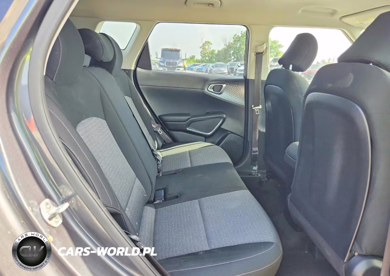 2021 Kia Soul S VIN:KNDJ23AU9M7736417 - 11