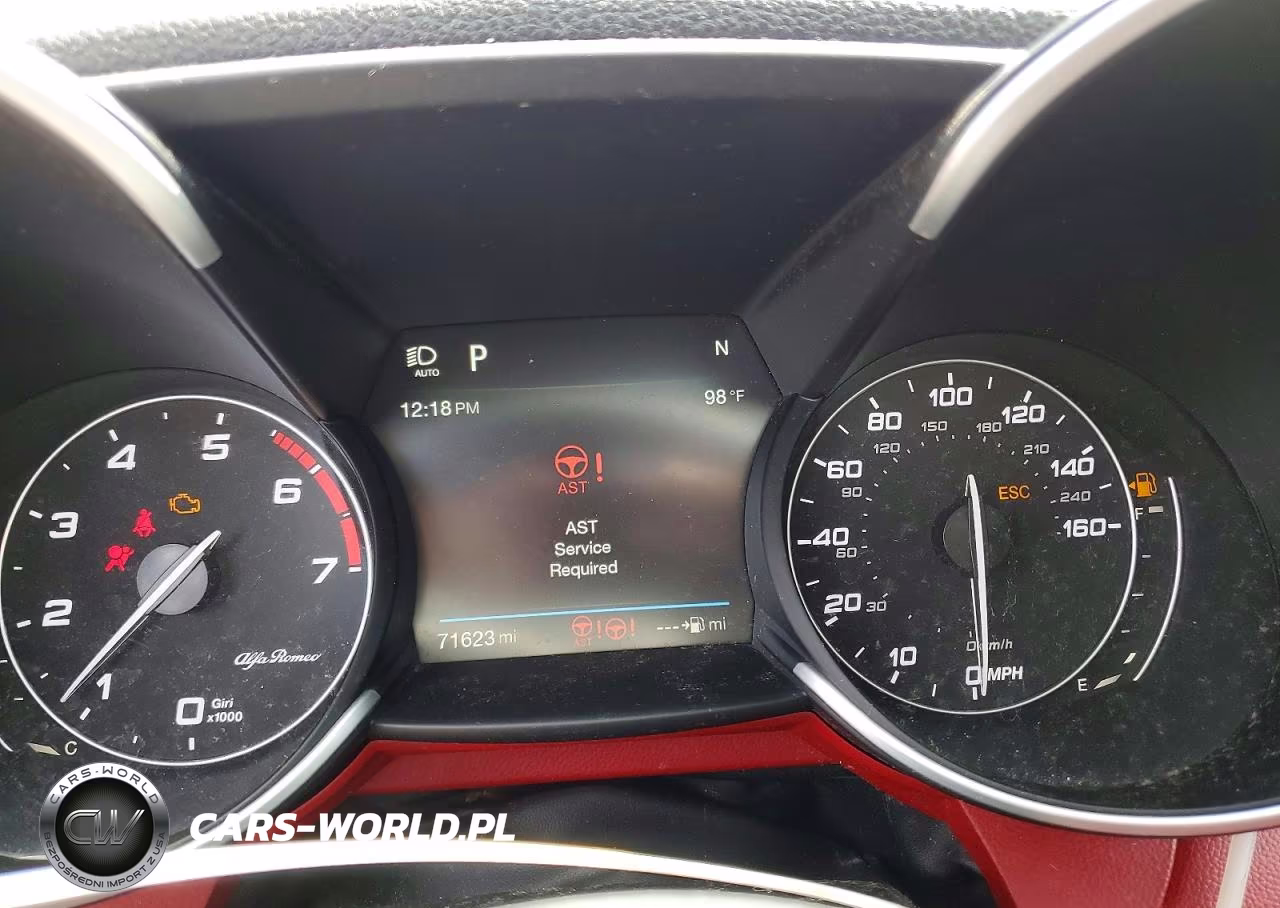 2018 Alfa Romeo Giulia Q4 VIN:ZARFAEDN4J7597226 - 9