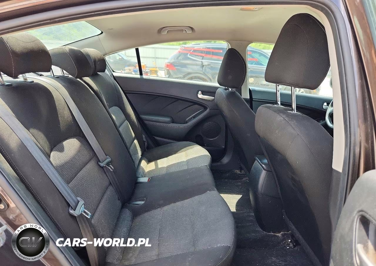 2018 Kia Forte Lx VIN:3KPFK4A7XJE170480 - 10